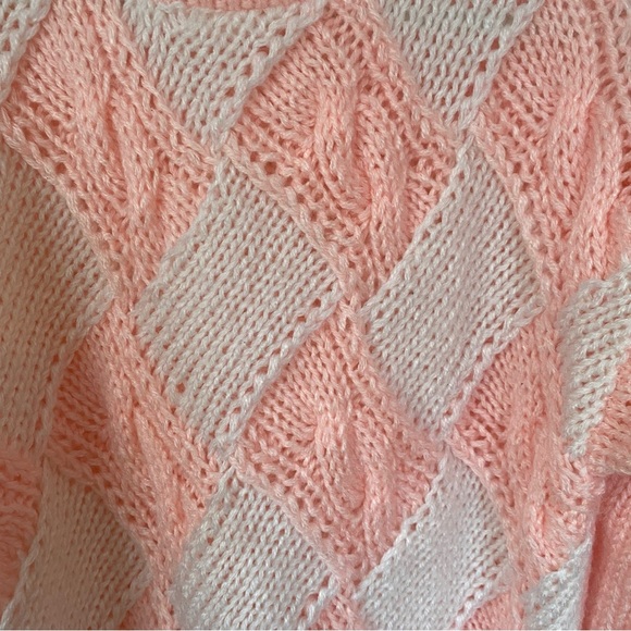Vintage hand knit pink and white diamond crew neck barbiecore sweater - Picture 7 of 7
